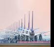Flugzeuge Flughafen Wartereihe ( Foto: AdobeStock - Sugrit )