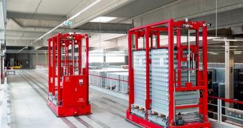 Effiziente Intralogistik: Wiegand-Glas setzt auf fahrerlose Transportsysteme von ek (Foto: ek robotics)