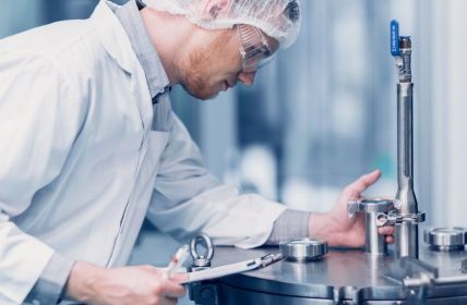 Modulares Screening für EU-GMP-konforme Mitarbeitersicherheit in der gesamten (Foto: AdobeStock - Quality Stock Arts - 520080018)